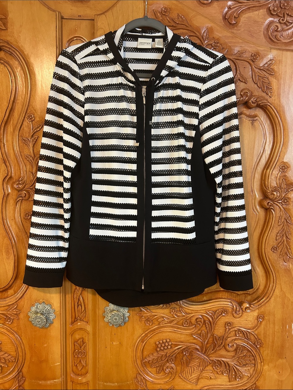 Zenergy by Chico's Black & White Striped Knit Zip Front Jacket